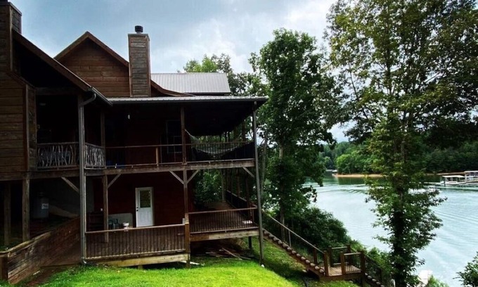 Blairsville Casa | 6 BR Luxury Lake Nottely Mountain Retreat