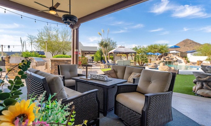 Desert View Casa | 6 BR,Pet friendly,Outdoor Grill and Pool,Sleeps 24