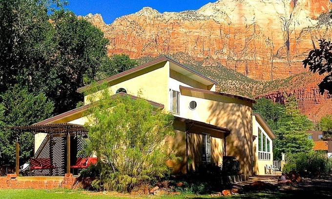 Zion National Park South Entrance Casa | 6 BR Villa Downtown en Springdale UT SW de Zion Nat Park Sleeps 14, estacionamiento gratuito