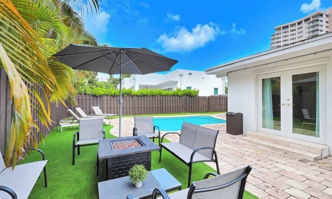 Harbor Beach Casa | 6 BDRM Paradise - Steps to Ocean