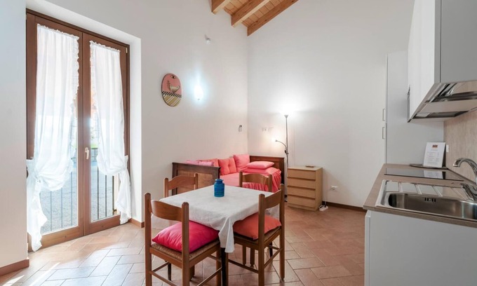 Pralboino Otro | 6) Cozy One-Bedroom Apartment in Agriturismo with Two Single Beds and Sofa Bed