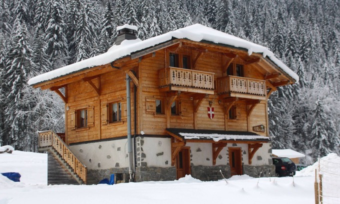 Les Prodains Chalet De Esquí | 6 en-suite bedrooms. Self catered prices shown and B & B or catered available