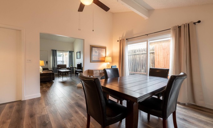 Fair Oaks Casa | (6) FAIR OAKS BEAUTY! 2BED, 2BATH, WITH GARAGE AND PRIVATE YARD!