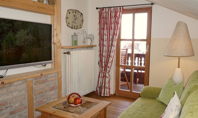 Grassau Apartamento | sexto Fewo Chiemsee, 43 m², 2-3 personas, 1 dormitorio, 1 sala de estar, balcón orientado al este 2 ° piso