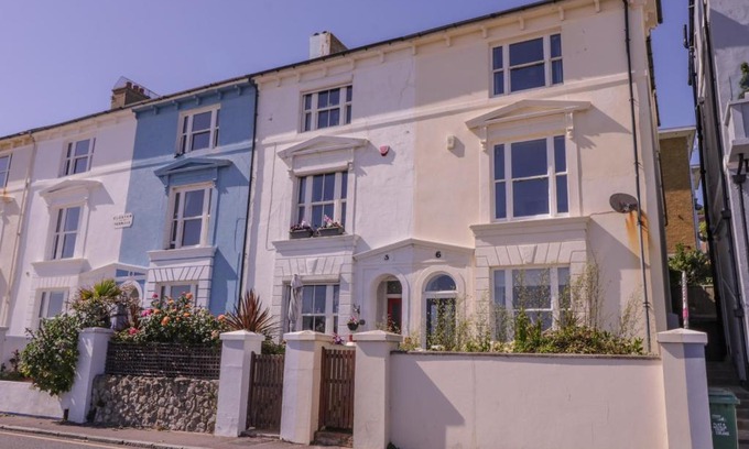 Folkestone Casa | 6 Gloster Terrace