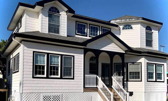 North Beach Haven Casa | 6 Houses from the Beach, Pool and hot tub, 5 bedrooms, 4.5 baths