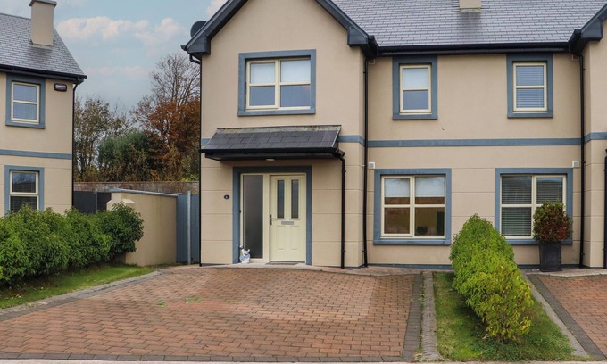 Castlemartyr Cabaña | 6 LIOS NA MBAN, family friendly in Ladysbridge, County Cork