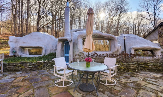 Sandgate Cabaña | < 6 Mi to Arlington: 'Whimsical Stone Abode!'