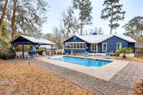 Dock Junction Casa | 6 Mi to Dtwn Brunswick Home with Pool and Fire Pit!