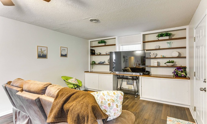 Northeast Pensacola Casa | 6 Mi to Dtwn Pensacola: Family-Friendly Gem!