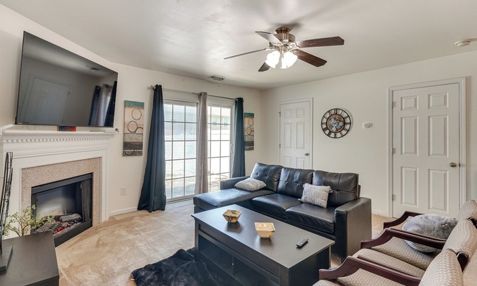 Southeast Raleigh Casa | 6 Mi to Dtwn Raleigh: Townhome w/ Fenced Patio!