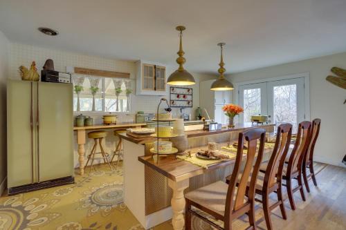Coloma Casa | 6 Mi to Lake Michigan Coloma Farmhouse