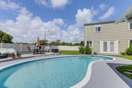 Echo Lake Apartamento | 6 Mi to Riviera Beach WPB Retreat with Pool Access!