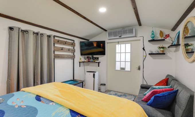 Southgate Apartamento | 6 Mi to Siesta Beach: Outdoor Oasis w/Hot Tub