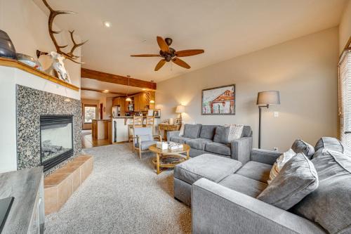 Fraser Casa | 6 Mi to Winter Park Resort Townhome with Hot Tub!