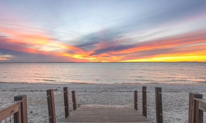 Port St. Joe Casa | 6 Min Walk to Beach – GolfCart ,Heated Pool & BBQ