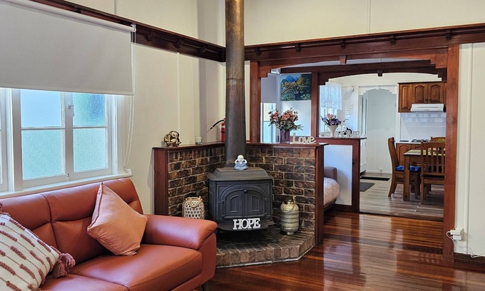 Woolloongabba Casa | 6 Mins to Brisbane City–Stylish Retreat