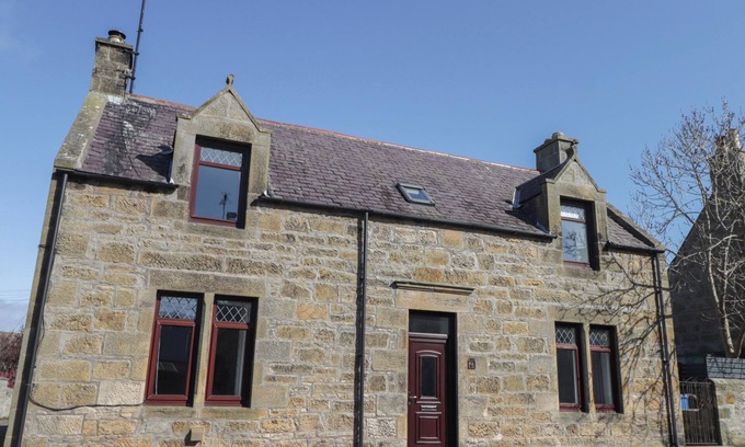 Hopeman Cabaña | 6 NEW STREET, pet friendly, country holiday cottage in Hopeman
