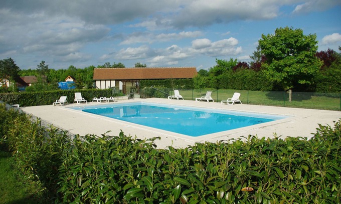 Souvigny-en-Sologne Chalet De Esquí | Gran chalet accesible para discapacitados, piscina, tenis compartido, barbacoa, terraza.
