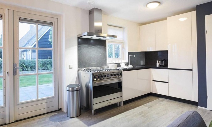 Wesselerbrink Casa | 6-Person Farm House in Kamperland