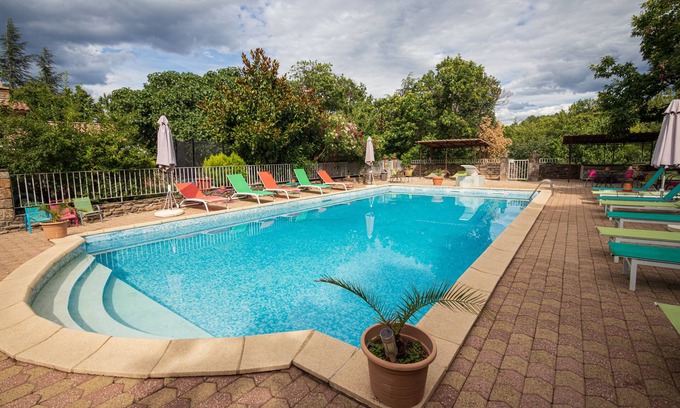 Gravieres Casa | 6-person gîte in the large building on the Garidels estate