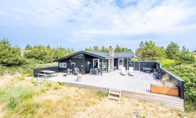 Henne Strand Casa | 6 person holiday home in Henne