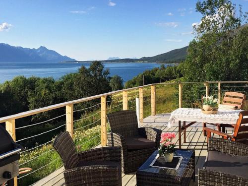 Lyngen Casa | 6 person holiday home in Olderdalen