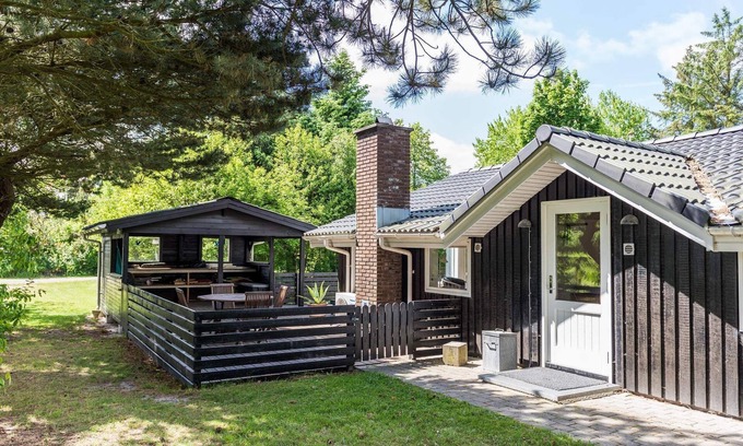 Henne Casa | 6 person holiday home in Henne