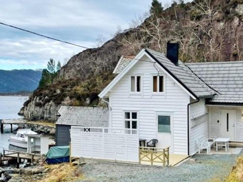 Bremanger Casa | 6 person holiday home in Svelgen-By Traum