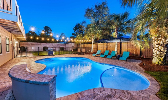 Gulfview Heights Casa | 6 Seat Golf Cart Included (4/1-10/14/25) ☀️ Private Pool, Beach Equip, Custom Bunks