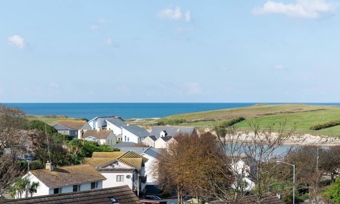 Porth Casa | 6 The Strand sleeps 8 guests, footsteps from Porth beach