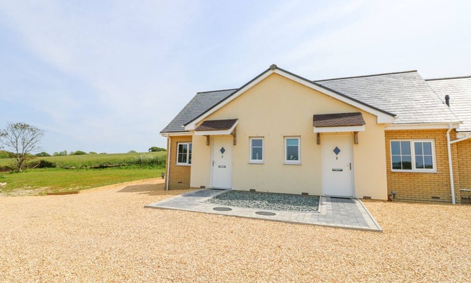 Freshwater Cabaña | 6 YARMOUTH COTTAGES, pet friendly, with a garden in Freshwater