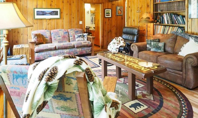 Joseph Casa | 60073 Wallowa Lake Hwy (upper unit)