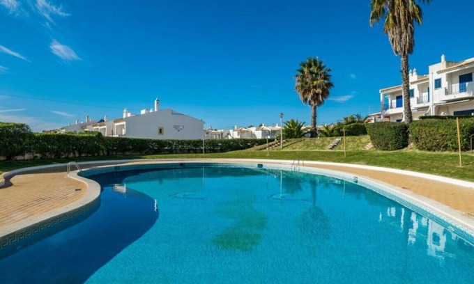 Areias de Sao Joao Condominio | 600m de la playa Apartamento en condominio cerrado entre Oura y Albufeira