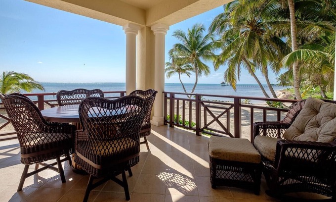 San Pedro Condominio | 602 - Suite del primer piso con vista al mar