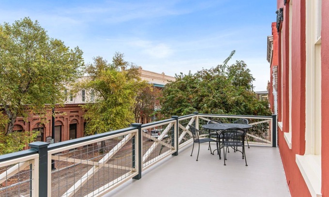 Natchez Casa | 610 Franklin | 3/3 | Heart of Downtown