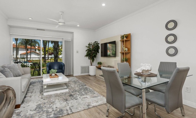 Carlsbad Condominio | Remodelación completa! A pie de restaurantes, cerca de golf y spa. Lujo - ¡Dentro de las puertas!