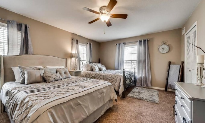 Lakewood Casa | 62Townhome+1GIGWiFi+Kitchen+Self-ck/in+Full-W/D