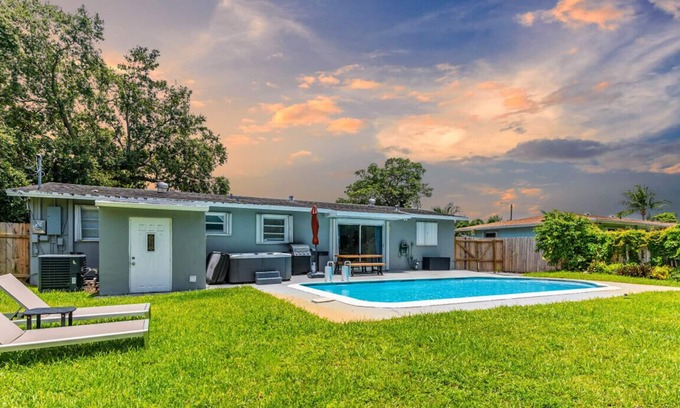 West Hollywood Casa | 6465 Moshe · Serene Poolside Family Home