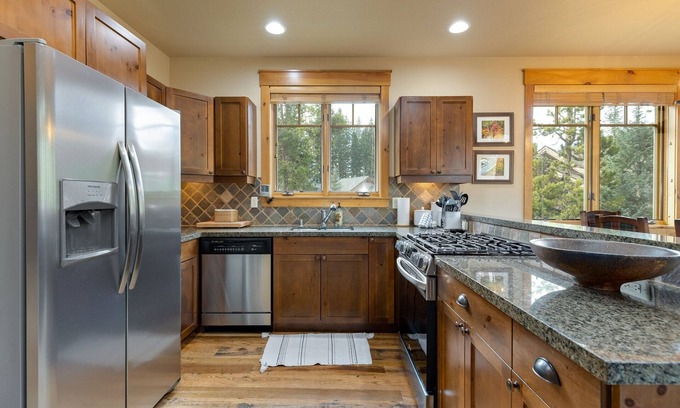 Keystone Casa | 6554 Settlers Creek 3 Bedroom Townhouse by RedAwning