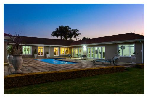 Hilton Cama Y Desayuno | 66 On Monzali 4 Star Luxury Guesthouse
