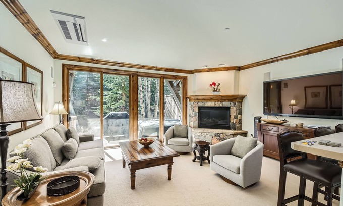 Edwards Condominio | 663 Sawatch Drive, Arrowhead Lariat D3 - Walk to Arrowbahn Lift, Pool, Hot Tubs, Golf, and Tennis