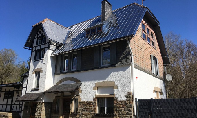Friesenhagen Condominio | 68 qm Ferienwohnung im Wildenburger Land