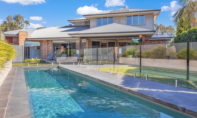 Moama Casa | 6A Blair St - Echuca Holiday Homes