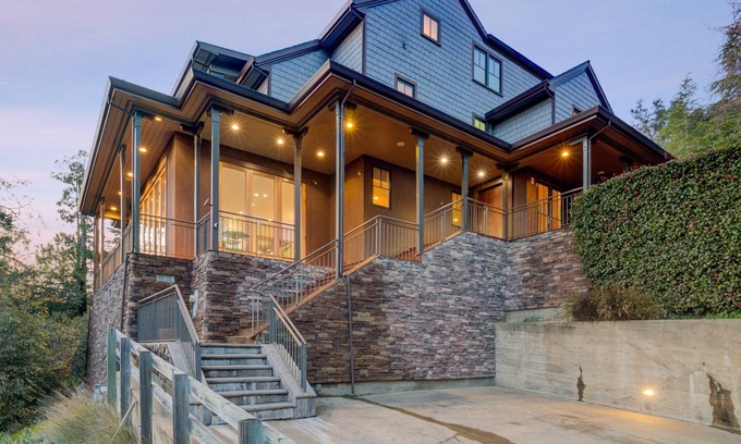 San Anselmo Casa | 6BD/3.5BA Hilltop Haven -> Hot Tub+Billiards+Views!