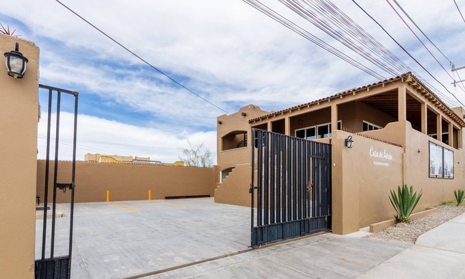 Bella Vista Casa | Condominio de lujo 6BD / 5Bath por Sandy Beach!