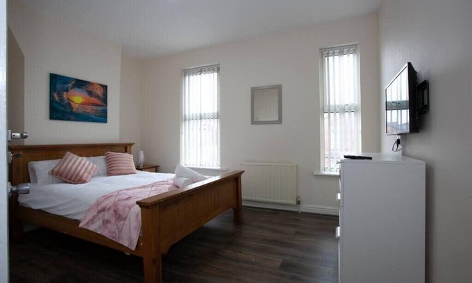 Rusholme Casa | 6Bedroom House 10min Drive from City Centre