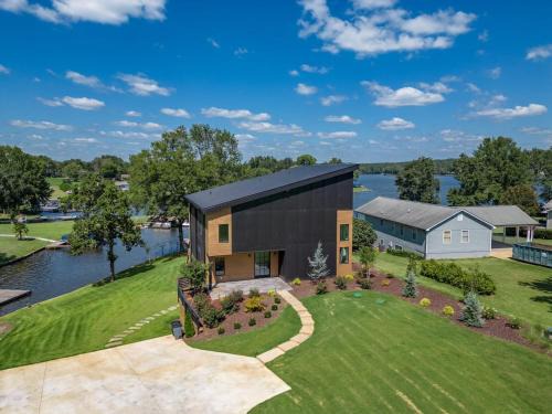 Lake Oconee Casa | 6br 5ba Luxe Waterfront Stay Uga Fall Getaway