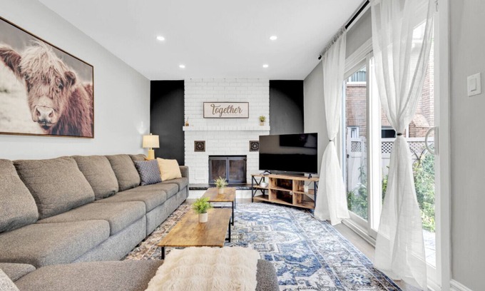 Lisgar Casa | 6BR house|Mississauga| Near Shops, Transit, Hwy and GO!