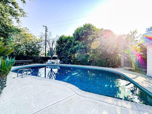 Burbank Casa | 6BR Pool Escape for Friends and Family - LOU1 - BUR